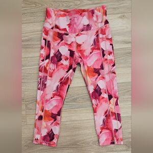 Athleta Ultimate Stash II Capri Size M